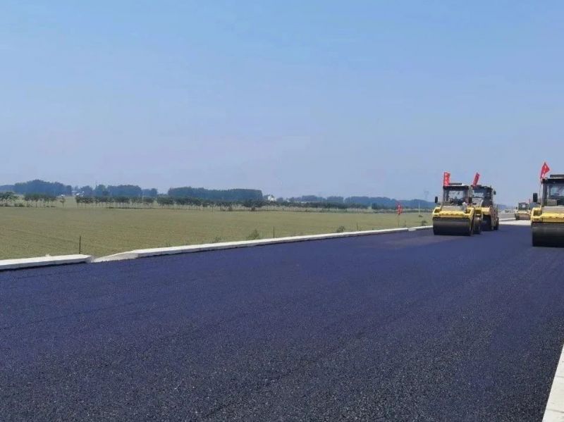 許信高速透層、封層和瀝青下面層試驗(yàn)段攤鋪圓 滿(mǎn)成功